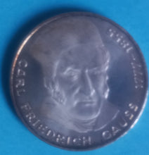 Laden Sie das Bild in den Galerie-Viewer, BRD 5 DM 200. Geburtstag von Carl Friedrich Gauss 1977 J Silber
